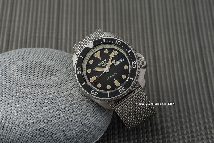 Seiko 5 Sports SRPD73K1 SKX Sports Style Automatic Black Dial Silver Mesh Strap