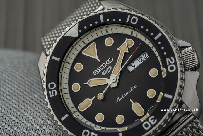 Seiko 5 Sports SRPD73K1 SKX Sports Style Automatic Black Dial Silver Mesh Strap