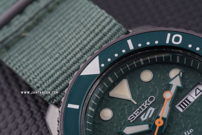 Seiko 5 Sports SRPD77K1 5KX Avocado SKX Sports Style Automatic Green Dial Green Nylon Strap