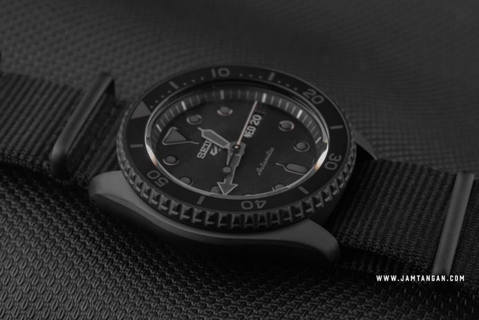 Seiko 5 Sports SRPD79K1 5KX SKX Sports Style Automatic Black Dial Black Nylon Strap