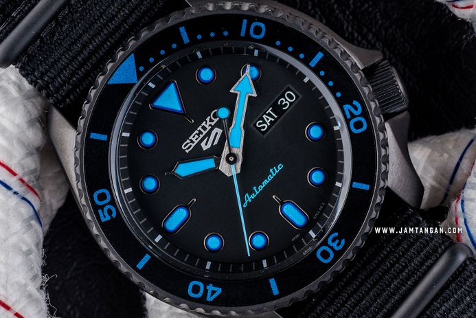 Seiko 5 Sports SRPD81K1 5KX SKX Sports Style Automatic Black Dial Black Nylon Strap