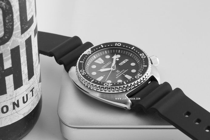 Seiko Prospex SRPE93K1 Turtle Automatic Divers 200M Black Dial Black Rubber Strap