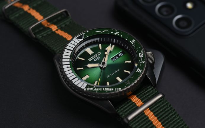 Seiko Sports SRPF73 SRPF73K1 Naruto Boruto Rock Lee Model Dual