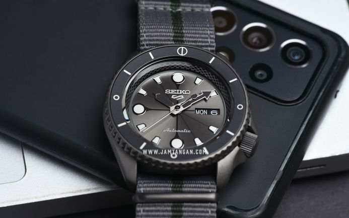 Seiko 5 Sports SRPF75K1 Naruto & Boruto Shikamaru Nara Model Dual Tone Nylon Strap Limited Edition