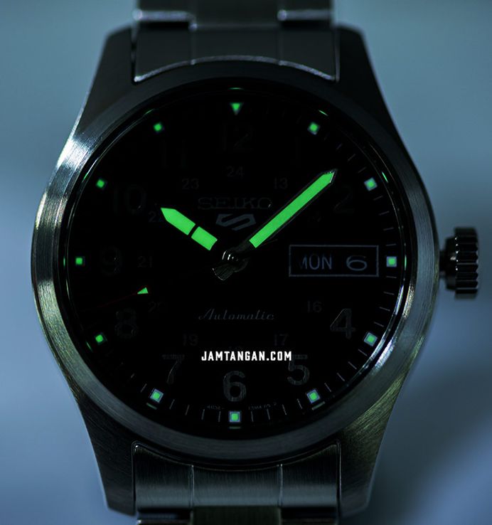 Seiko 5 Sports SRPJ81K1 Mid-Field Sports Style Automatic Men Black Dial Stainless Steel Strap