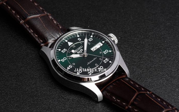 Seiko 5 Sports SRPJ89K1 Flieger Suits Style Kelly Green Flieger Black Leather Strap
