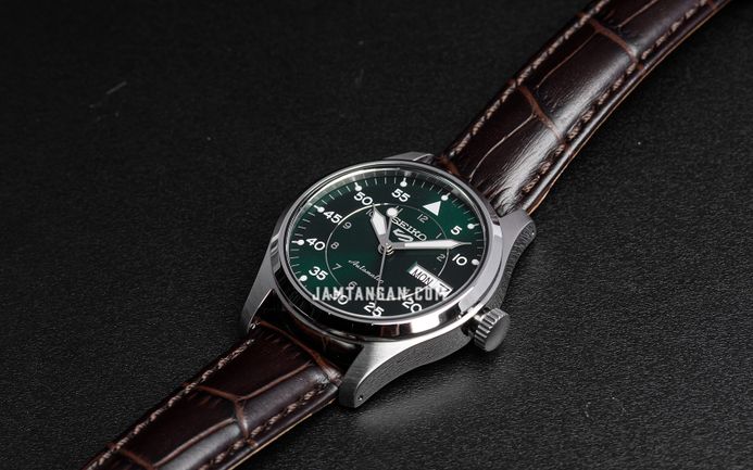 Seiko 5 Sports SRPJ89K1 Flieger Suits Style Kelly Green Flieger Black Leather Strap