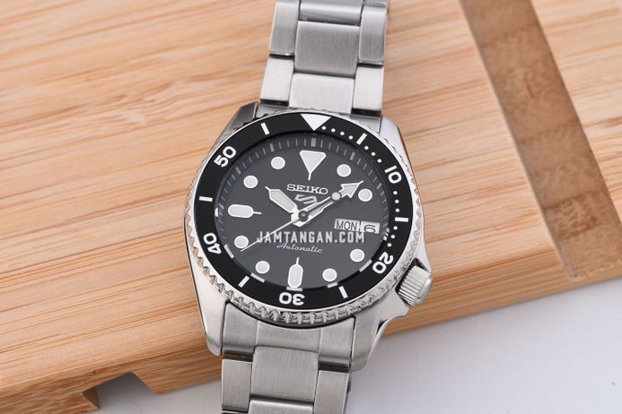 Seiko 5 Sports SRPK29K1 5KX Midi SKX Sports Style Black Dial Stainless Steel Strap