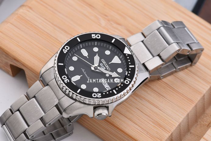 Seiko 5 Sports SRPK29K1 5KX Midi SKX Sports Style Black Dial Stainless Steel Strap