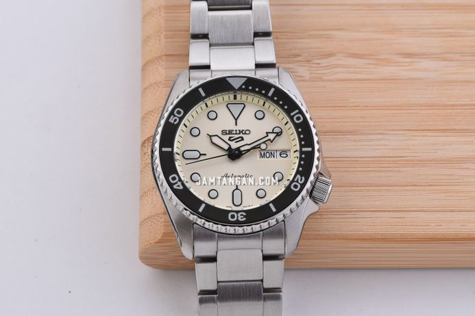 Seiko 5 Sports SRPK31K1 5KX Midi SKX Sports Style Beige Dial Stainless Steel Strap