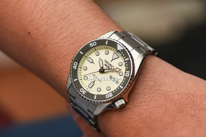 Seiko 5 Sports SRPK31K1 5KX Midi SKX Sports Style Beige Dial Stainless Steel Strap