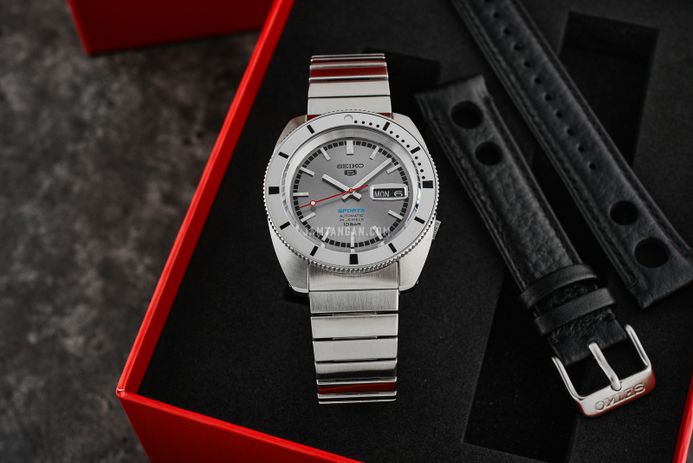 Seiko 5 Sports SRPL03K1 Heritage Design Re-creation Grey Dial + Extra Strap Limited Edition