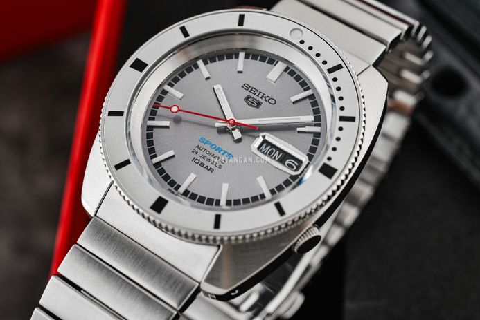 Seiko 5 Sports SRPL03K1 Heritage Design Re-creation Grey Dial + Extra Strap Limited Edition