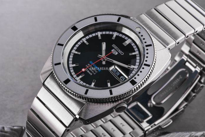 Seiko 5 Sports SRPL05K1 Heritage Design Re-creation Black Dial + Extra Strap Limited Edition