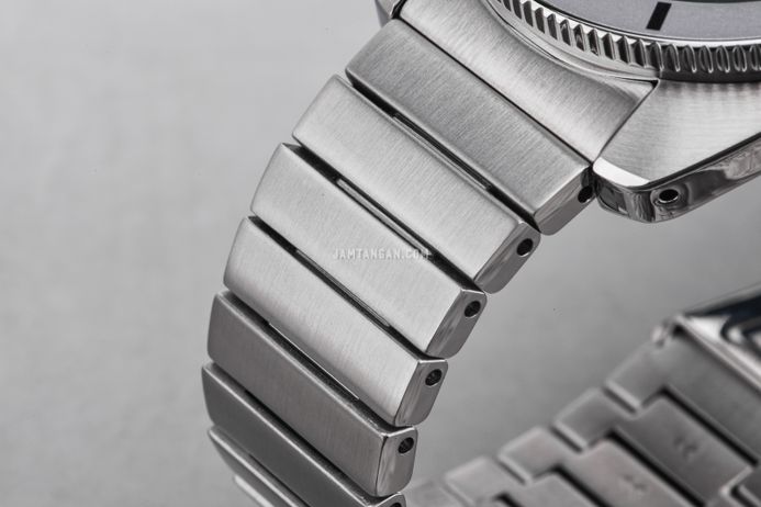 Seiko 5 Sports SRPL05K1 Heritage Design Re-creation Black Dial + Extra Strap Limited Edition