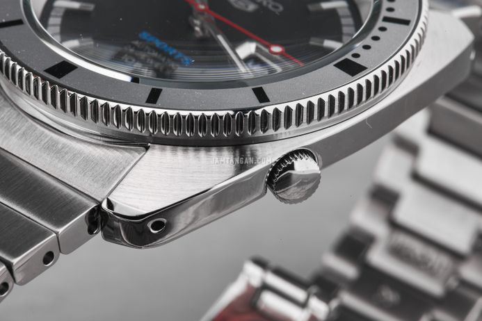 Seiko 5 Sports SRPL05K1 Heritage Design Re-creation Black Dial + Extra Strap Limited Edition