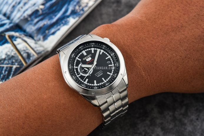 Seiko Sports SSA065 SSA065K1 Automatic Black Dial Stainless
