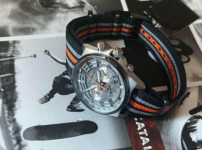 Seiko Chronograph SSB403 SSB403P1 Discover More Men Grey Dial