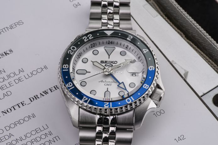 Seiko 5 Sports SSK033K1 SKX Series Automatic GMT Silver Dial Stainless Steel Strap