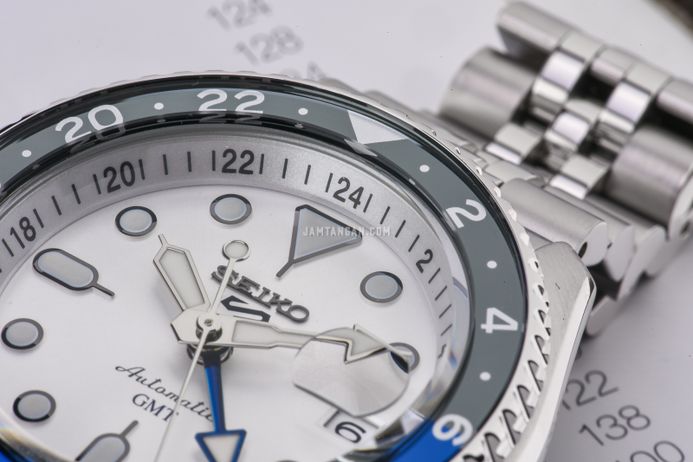 Seiko 5 Sports SSK033K1 SKX Series Automatic GMT Silver Dial Stainless Steel Strap