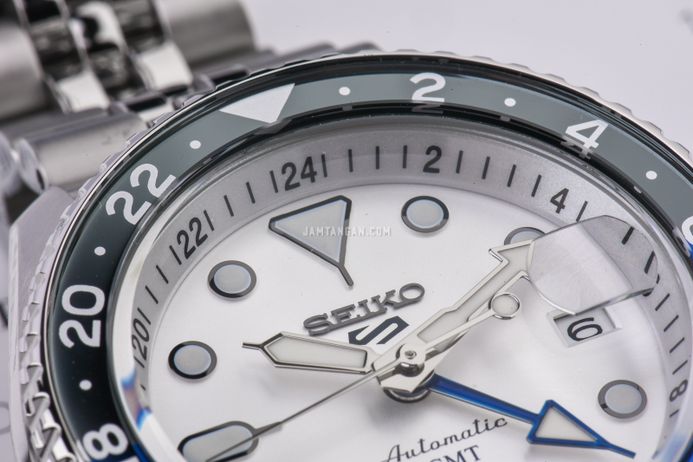 Seiko 5 Sports SSK033K1 SKX Series Automatic GMT Silver Dial Stainless Steel Strap