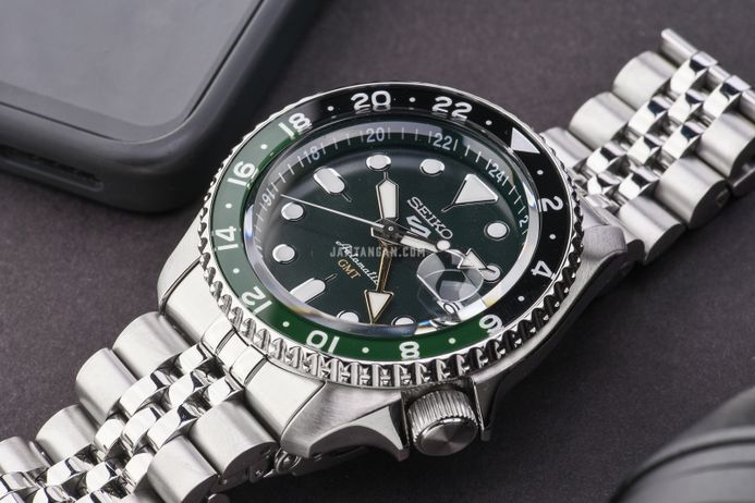 Seiko 5 Sports SSK035K1 SKX Series Automatic GMT Sprite Green Black Dial Stainless Steel Strap