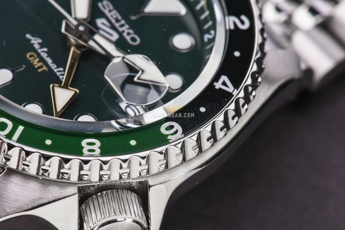Seiko 5 Sports SSK035K1 SKX Series Automatic GMT Sprite Green Black Dial Stainless Steel Strap