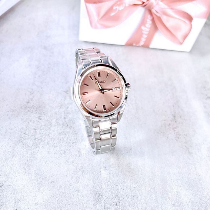 Seiko Classic SUR529P1_SUR523P1 Discover More Pink Salmon Dial Stainless Steel Strap