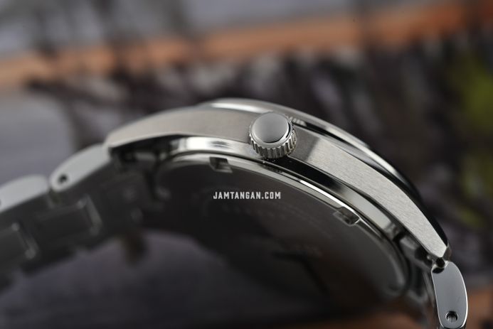 Seiko Ladies SUR579P1 Discover More Crystal Mother Of Pearl Dial Stainless Steel Strap