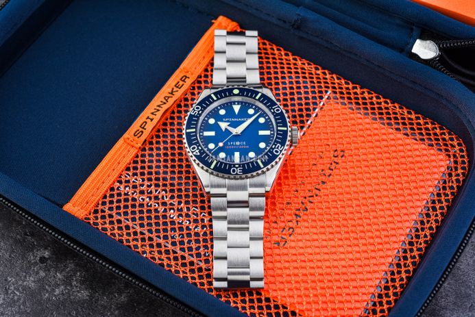 Spinnaker Spence 300 SP-5097-22 Automatic Indigo Blue Dial Stainless Steel Strap + Extra Strap