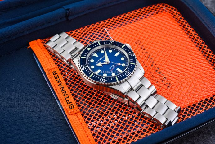 Spinnaker Spence 300 SP-5097-22 Automatic Indigo Blue Dial Stainless Steel Strap + Extra Strap