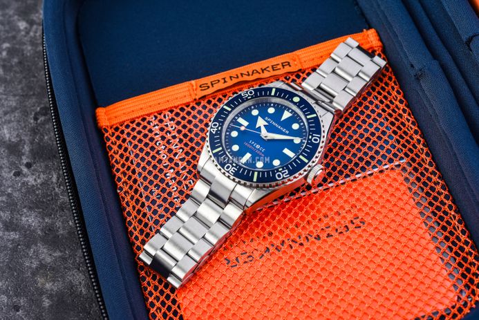 Spinnaker Spence 300 SP-5097-22 Automatic Indigo Blue Dial Stainless Steel Strap + Extra Strap