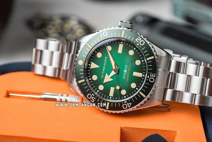 Spinnaker Spence 300 SP-5097-44 Sea Green Dial Stainless Steel Strap + Extra Strap