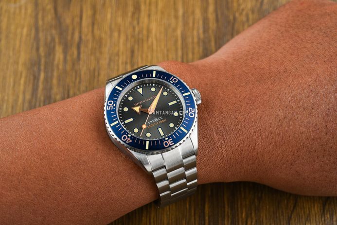 Spinnaker Spence 300 SP-5097-77 Automatic Gunmetal Dial Stainless Steel Strap + Extra Strap