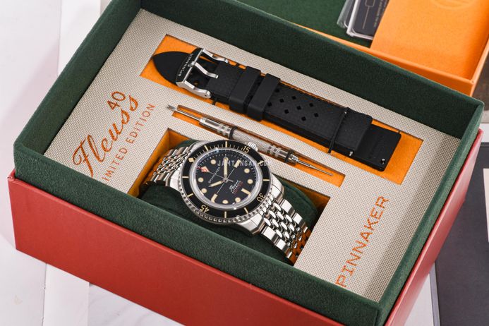 Spinnaker Fleuss SP-5133-11 145th Cool Black Dial St. Steel Strap + Extra Strap Limited Edition