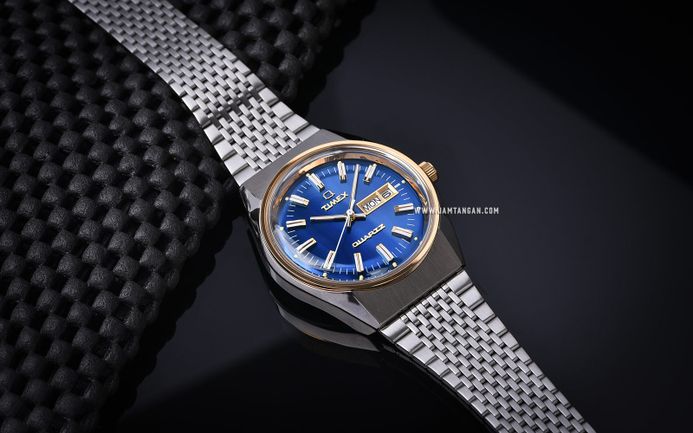 Timex Q Reissue TW2T80800 Falcon Eye Blue Dial Stainless Steel