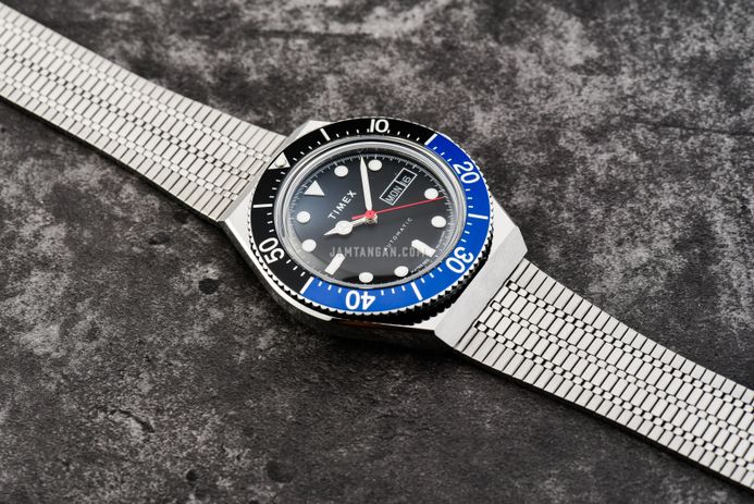 Timex M79 TW2U29500 Batman Automatic Black Dial Stainless