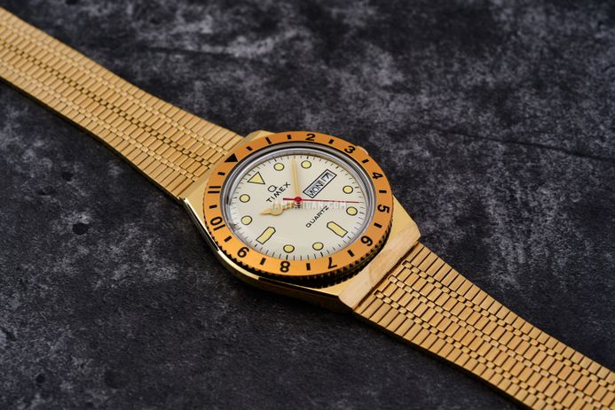 Timex Q Reissue TW2V18700 Gold Dial Gold Stainless Steel Strap