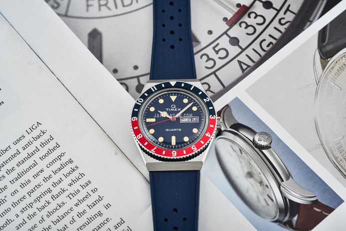 Timex Q TW2V32100 Men Blue Dial Blue Rubber Strap