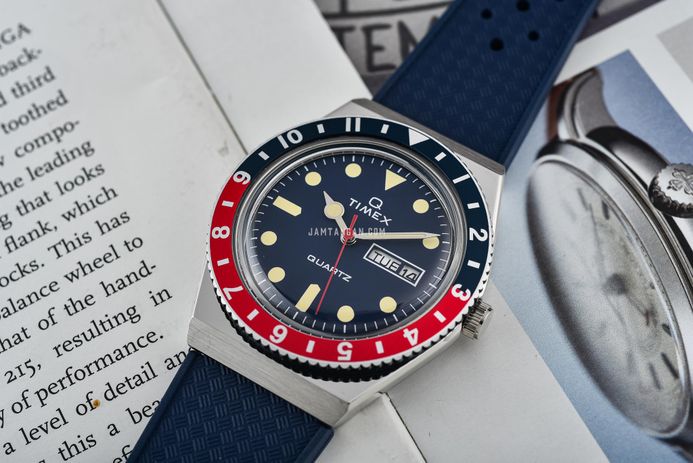 Timex Q TW2V32100 Men Blue Dial Blue Rubber Strap