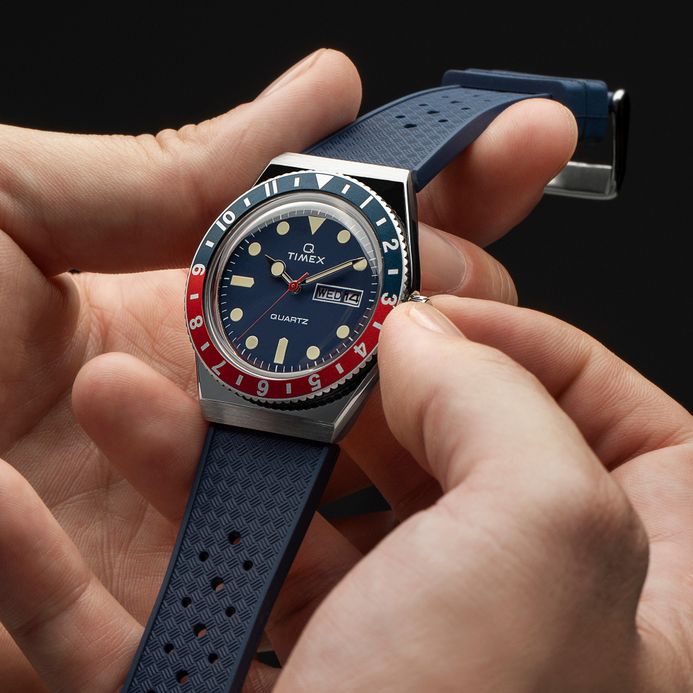Timex Q TW2V32100 Men Blue Dial Blue Rubber Strap | JAMTANGAN.COM