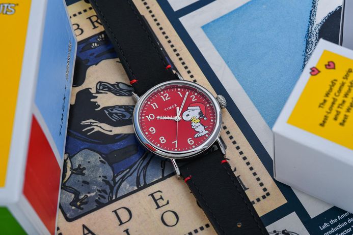 Timex Standard X Peanuts Featuring Snoopy Holiday TW2V61100 Analog