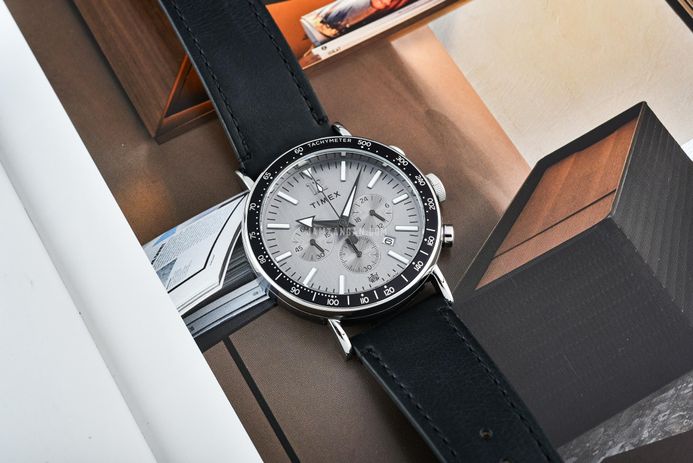 Timex Waterbury TW2W47400 Chronograph Grey Dial Black Leather Strap