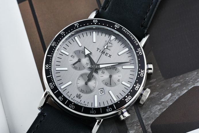 Timex Waterbury TW2W47400 Chronograph Grey Dial Black Leather Strap