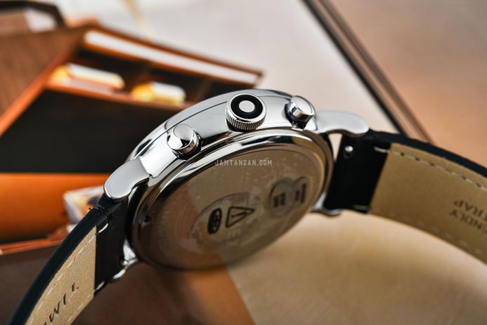 Timex Waterbury TW2W47400 Chronograph Grey Dial Black Leather Strap
