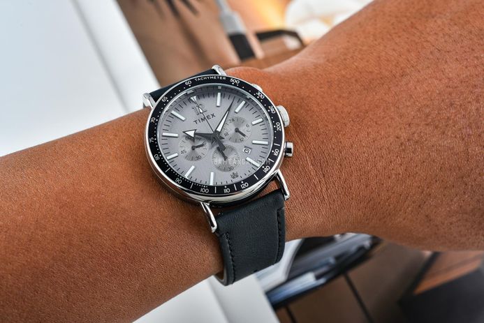 Timex Waterbury TW2W47400 Chronograph Grey Dial Black Leather Strap
